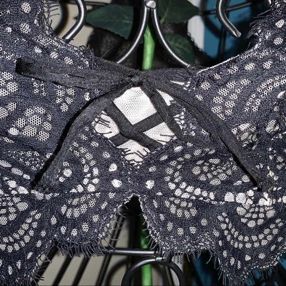 💄💋Victoria's Secret Lace Bralette Sz. L💋💄 - Picture 3 of 6